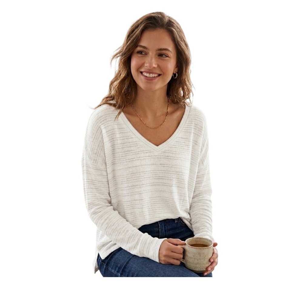 Cupio Ribbed Knit Sweater White‎ Gray Soft Gauzy Knit Stripes Long Sleeve V-Neck